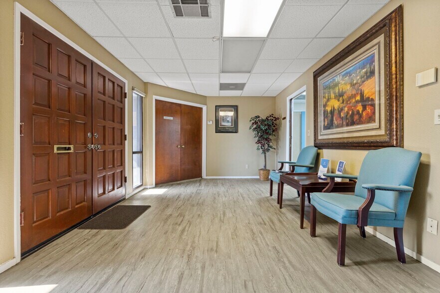 More Photos Of 1606 W Mineral King Ave, Visalia Office For Sale