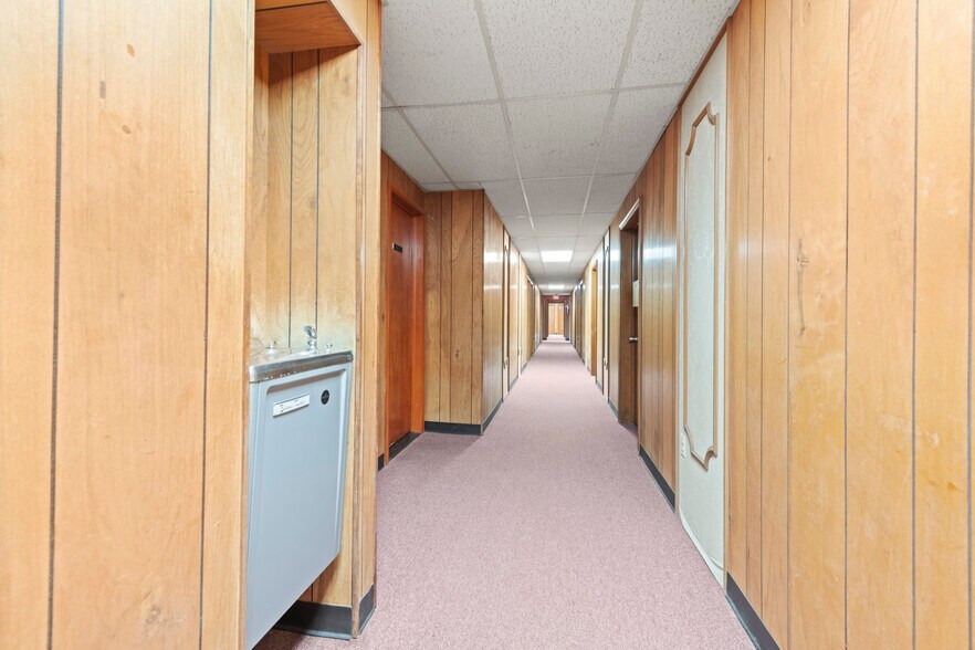 More Photos Of 28475 Greenfield Rd, Southfield Office For Sale