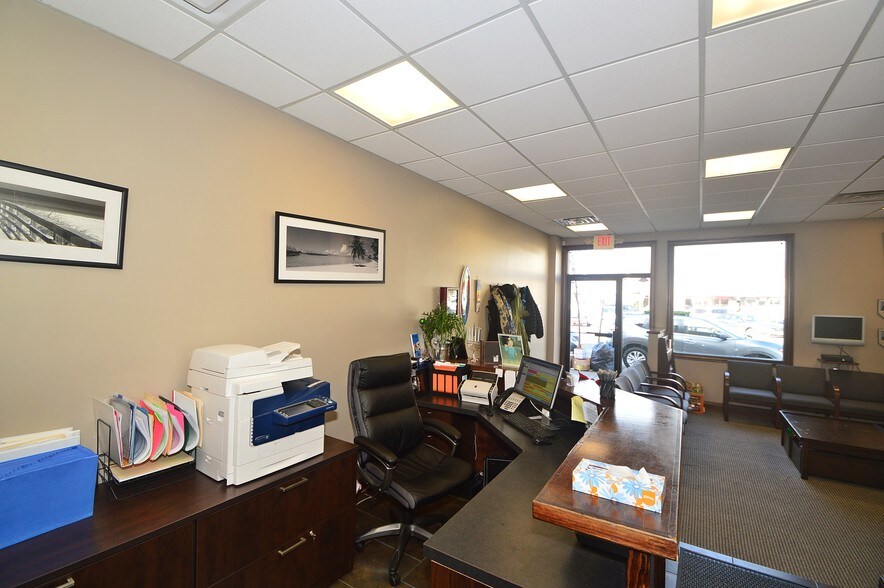 More Photos Of 272 W Park Ave, Long Beach Medical For Sale