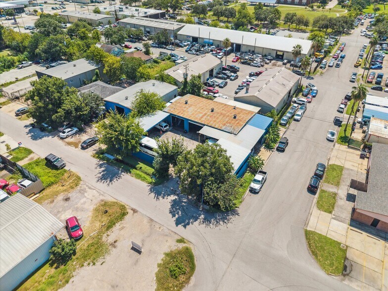 More Photos Of 8921 Daffodil St, Houston Industrial For Sale
