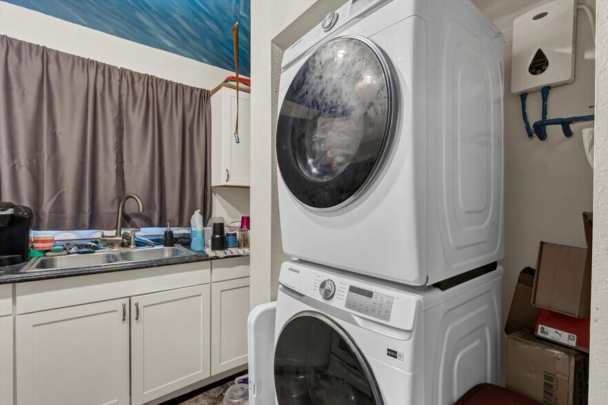 More Photos Of 100 Howard Ln, Oak Ridge Apartments For Sale