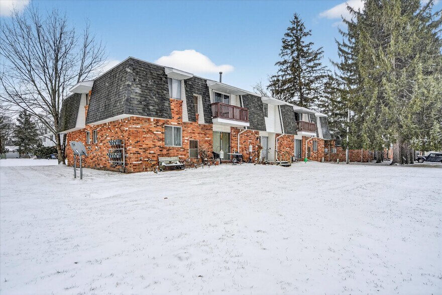 More Photos Of 240 Park St, Pinckney Apartments For Sale