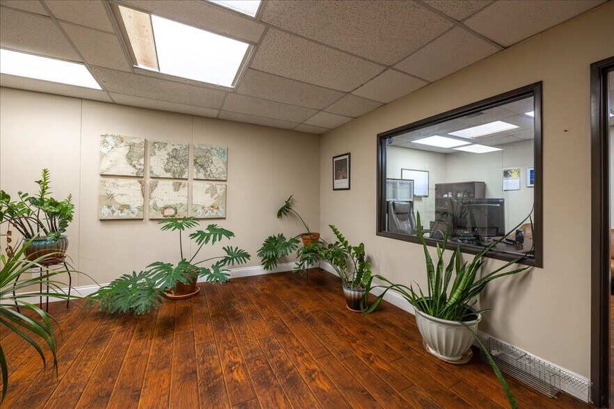 More Photos Of 812 Lexington Dr, Plano Office For Sale