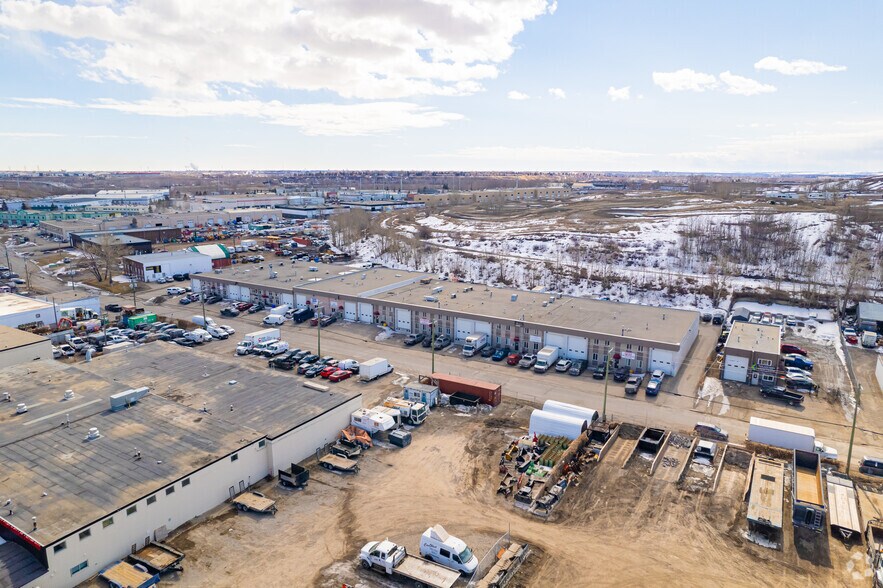 More Photos Of 915-935 48 Ave SE, Calgary Warehouse For Sale
