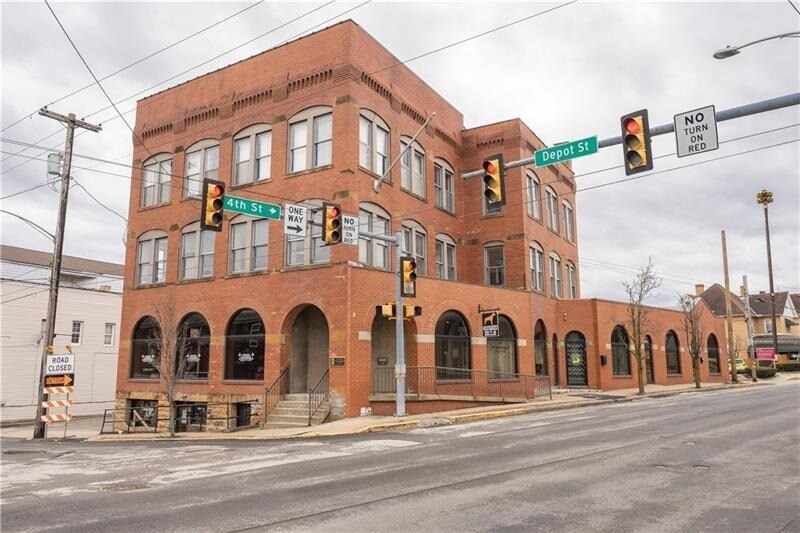 Primary Photo Of 10 S 4th St, Youngwood Office For Lease