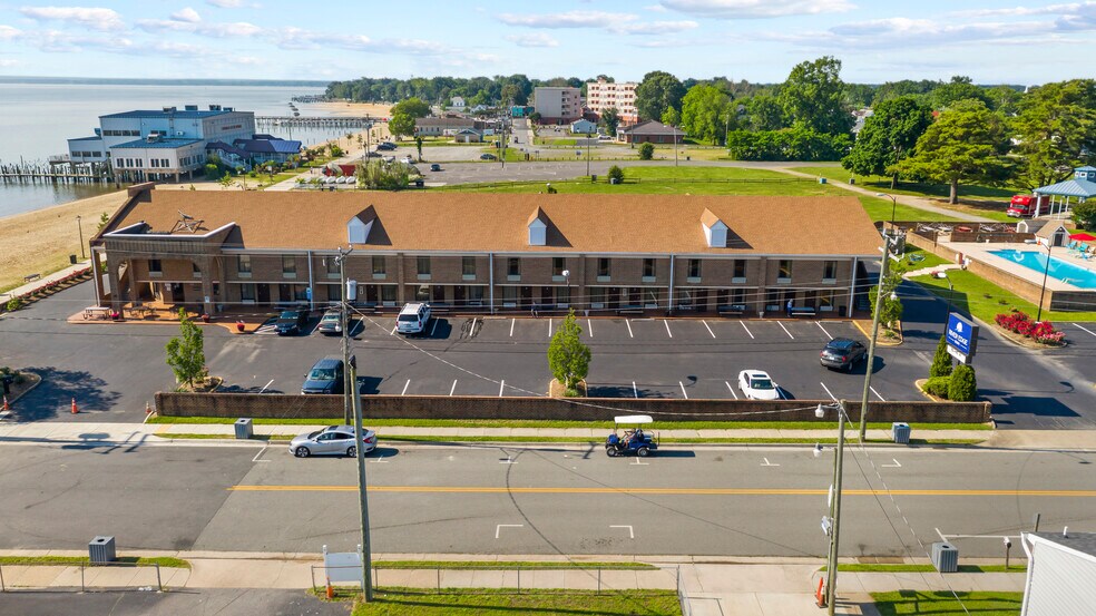 More Photos Of 30 Colonial Ave, Colonial Beach Hotel For Sale