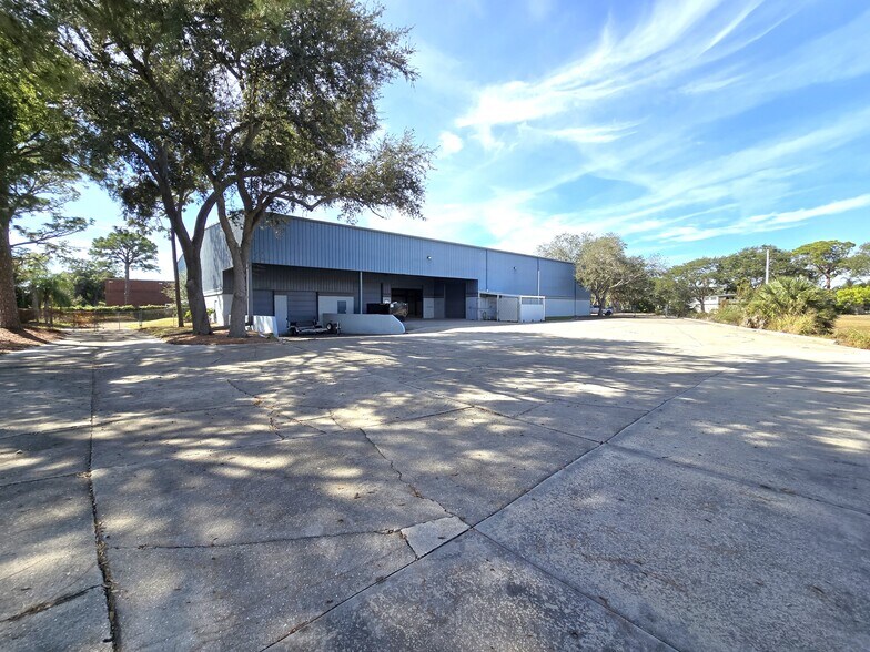 More Photos Of 6464 Parkland Dr, Sarasota Warehouse For Lease