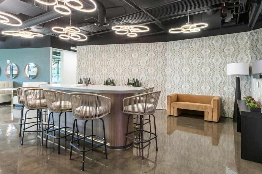 More Photos Of 2325 E Camelback Rd, Phoenix Coworking Space