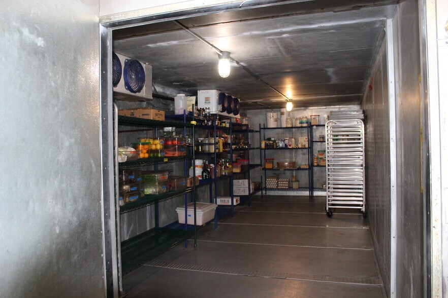 More Photos Of 21926 Costanso St, Woodland Hills Freestanding For Sale