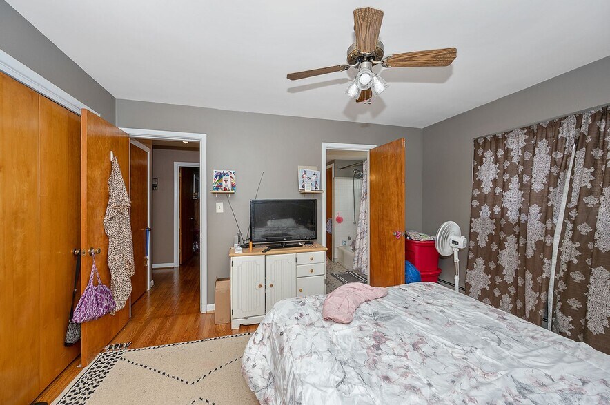 More Photos Of 2310 Van Leunen Dr, Cincinnati Multifamily For Sale