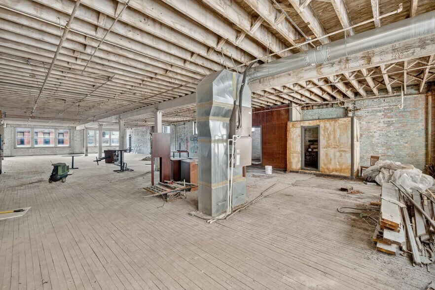 More Photos Of 610 Monroe St, Toledo Storefront Retail Residential For Sale
