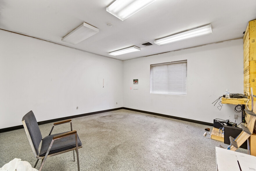 More Photos Of 137 Touby Ct, Mansfield Warehouse For Sale