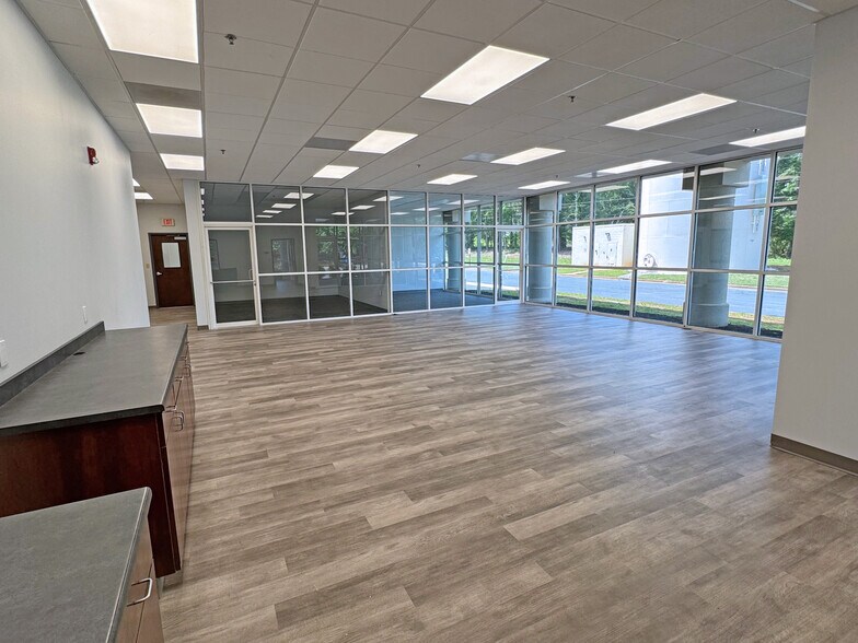 More Photos Of 1375 Howell Rd, Duncan Distribution For Lease