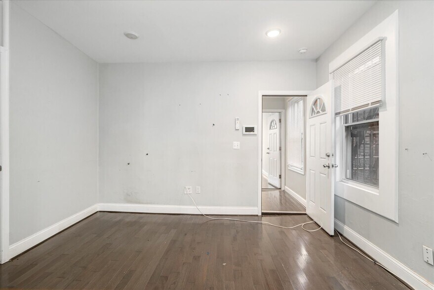 More Photos Of 204 E 25th St, Baltimore Office For Sale