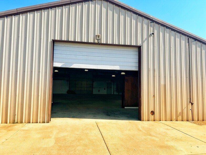 More Photos Of 27888 Highway 6, Sardis Warehouse For Lease