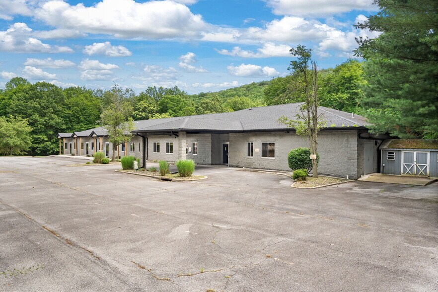 More Photos Of 4 Corwin Ct, Newburgh Medical For Sale