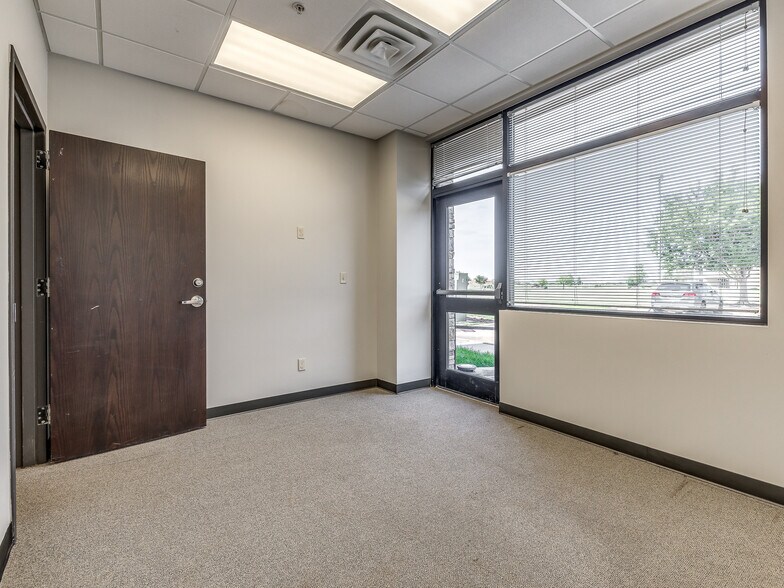 More Photos Of 3101 W Tecumseh Rd, Norman Office For Lease