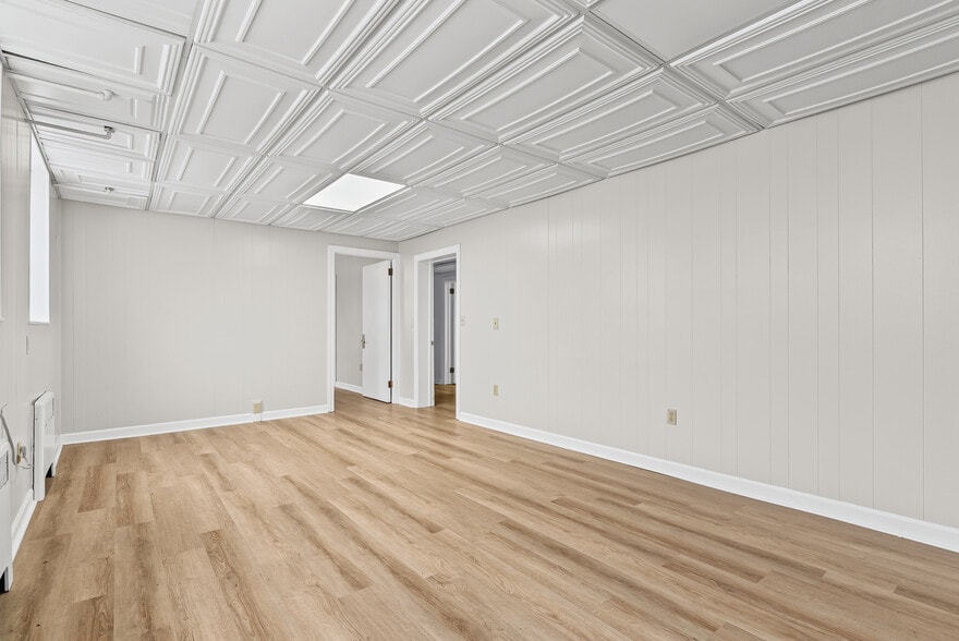 More Photos Of 525 7th St, Altavista Office For Sale