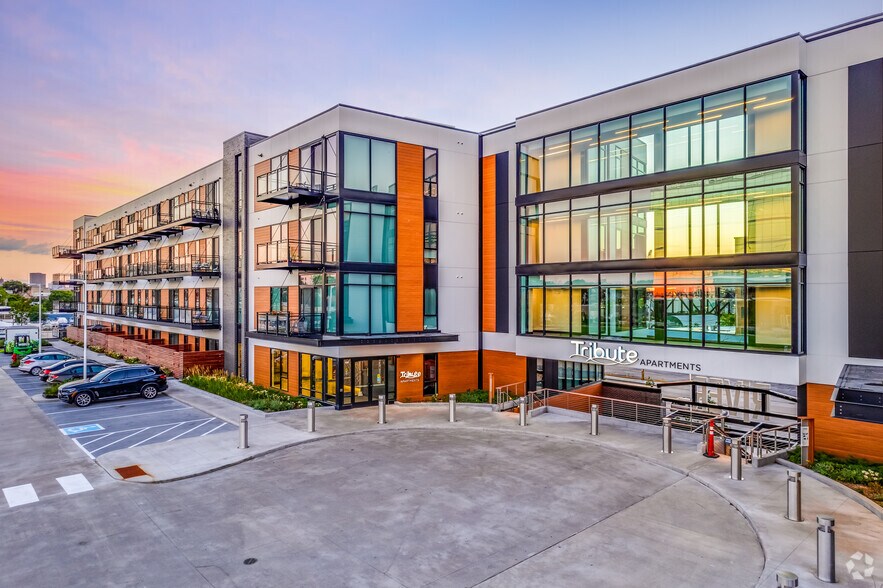 More Photos Of 2033 S 1st St, Milwaukee Apartments For Lease