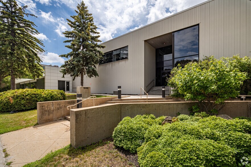 Primary Photo Of 180-200 Rue Bellarmin, Montréal Manufacturing For Lease