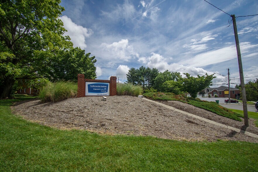 More Photos Of 1201 Elm St, Christiansburg Office For Sale