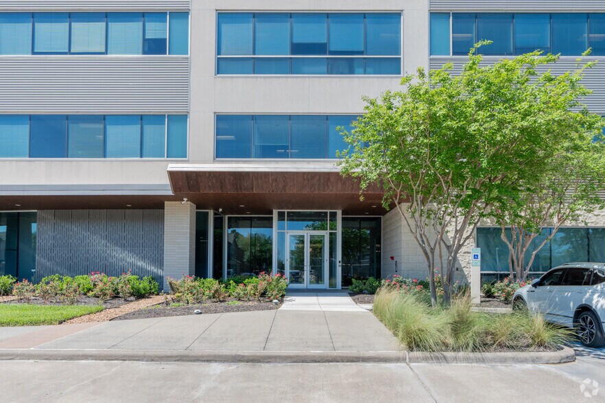 More Photos Of 15721 Park Row, Houston Office For Lease