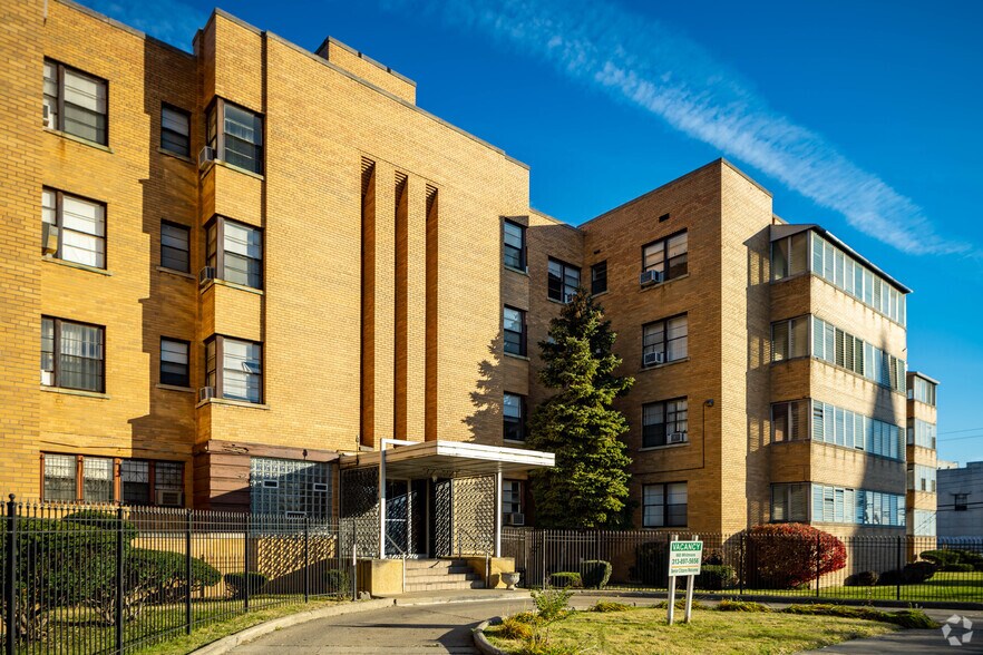 Primary Photo Of 660 Whitmore Rd, Detroit Apartments For Sale