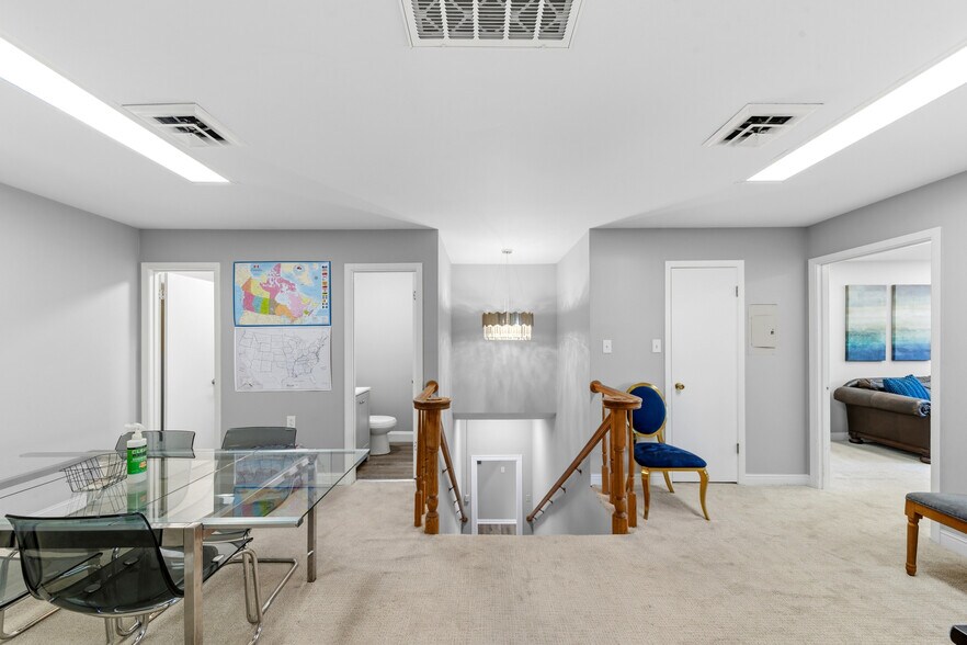 More Photos Of 308 W College St, Pulaski Flex For Sale