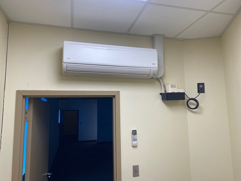 More Photos Of 381 Venable St NW, Atlanta Office For Sale
