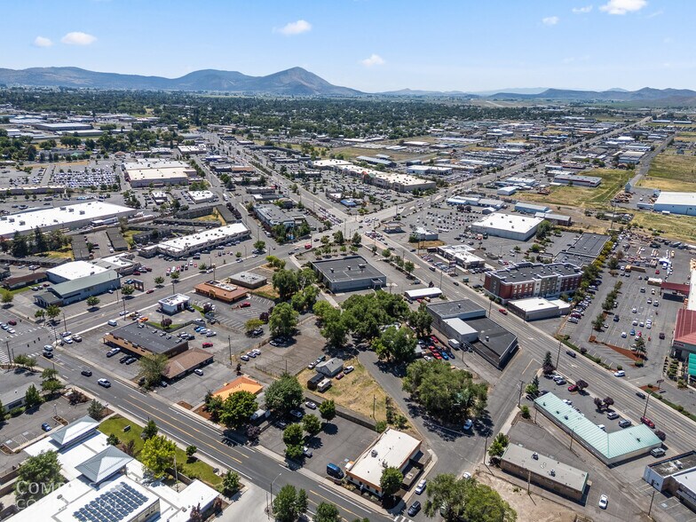 More Photos Of 2521 S 6th St, Klamath Falls General Retail For Sale