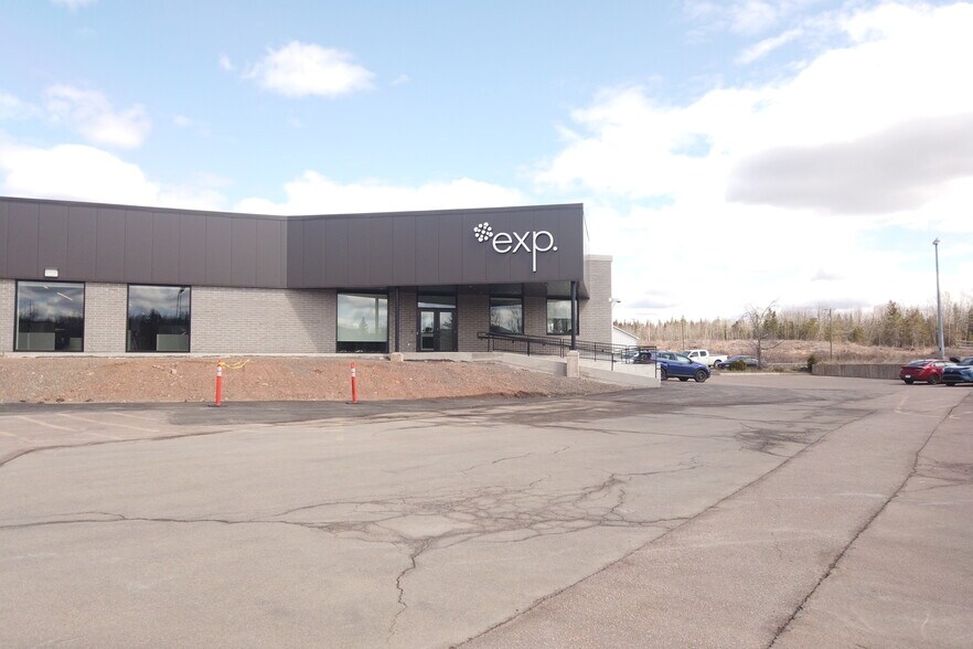 More Photos Of 555 Mapleton Rd, Moncton Light Distribution For Lease