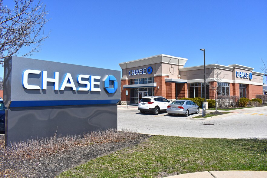 More Photos Of 3250 Kirchoff Rd, Rolling Meadows Bank For Lease