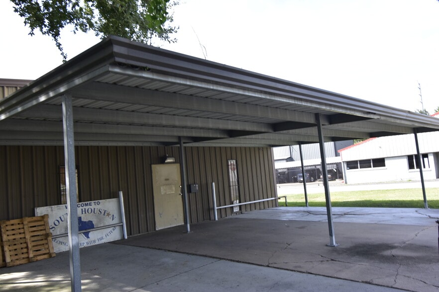 More Photos Of 630 Kentucky St, South Houston Office For Sale