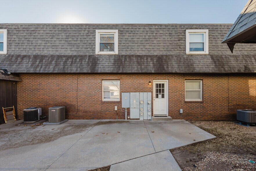 More Photos Of 3102 Sierra Pky, Hutchinson Apartments For Sale