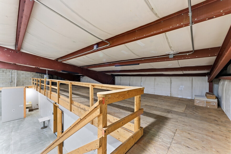 More Photos Of 54 Whately Rd, So Deerfield Light Manufacturing For Lease