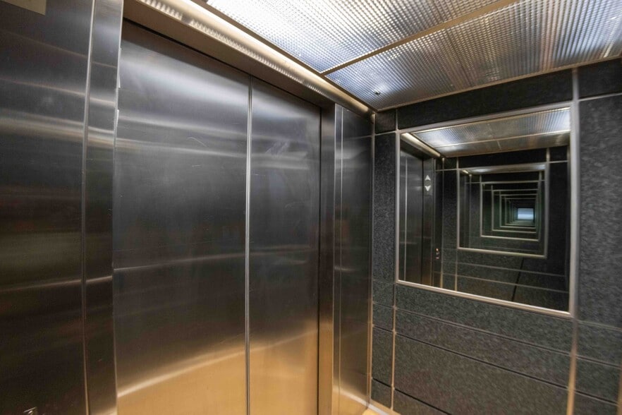 More Photos Of 2929 Mossrock Dr, San Antonio Office For Lease