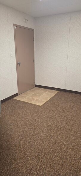 More Photos Of 2013 20 Ave, Nanton Office For Lease