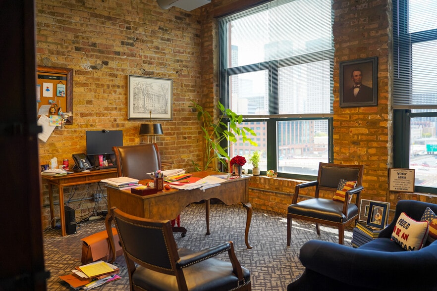 More Photos Of 732 W Randolph St, Chicago Unknown For Lease