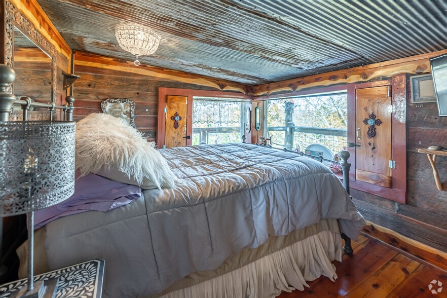 More Photos Of 1150 County Road 113, Eureka Springs Lodge Meeting Hall For Sale