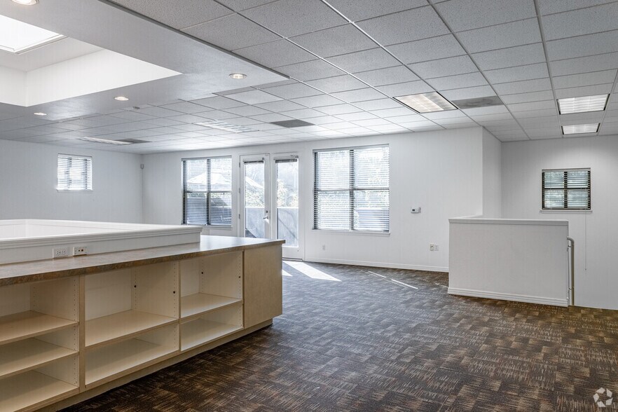 More Photos Of 1815 NW Overton St, Portland Loft Creative Space For Lease