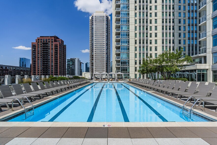 More Photos Of 555 W Kinzie St, Chicago Multifamily For Sale