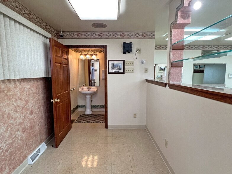 More Photos Of 3567 W 26th St, Erie Freestanding For Sale