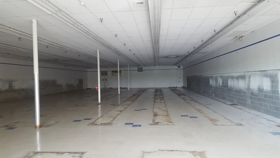 More Photos Of 2002-2012 Lee Hwy, Bristol Unknown For Lease