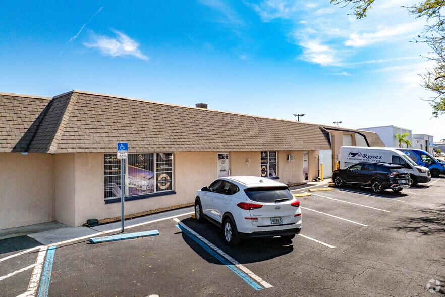 More Photos Of 1013-1017 SE 12th Ave, Cape Coral Industrial For Lease