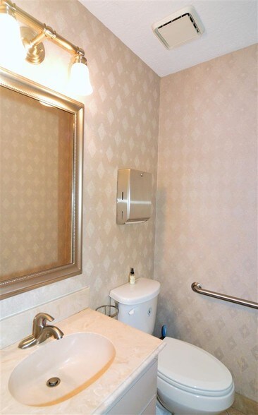 More Photos Of 12325 Scarsdale Blvd, Houston Medical For Sale