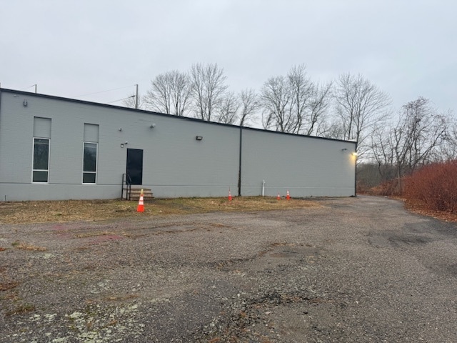 More Photos Of 41 Ford Ln, Warwick Warehouse For Lease