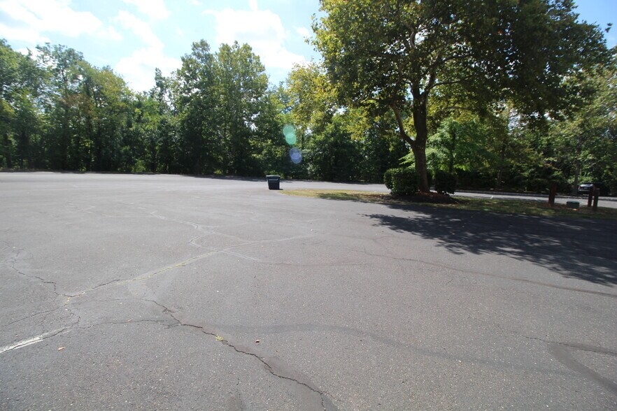 More Photos Of 121 Friends Ln, Newtown Medical For Sale