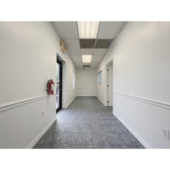 More Photos Of 7216 Chancery Ln, Orlando Warehouse For Lease