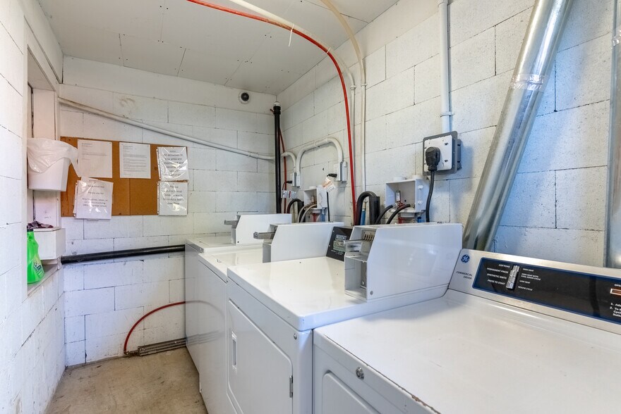 More Photos Of 1801 Chapman St, Merritt Apartments For Sale