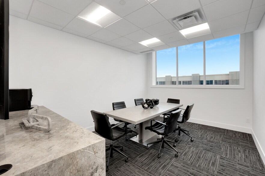 More Photos Of 7611 Pine Valley Dr, Vaughan Storefront Retail Office For Lease